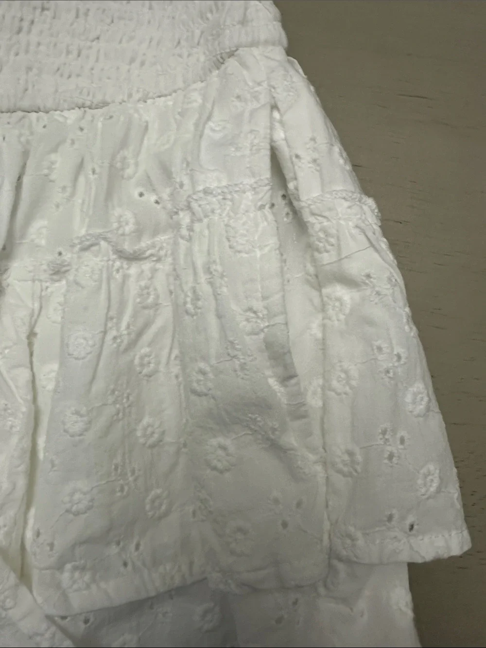 Hollister White Eyelet Tiered Mini Skirt - size xxs - like new